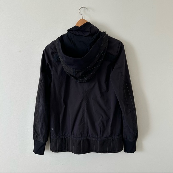 LULULEMON Run: Bandit Jacket *Reflective 6 Black Rain Wind Run Gym *VINTAGE 2013 - Picture 2 of 4